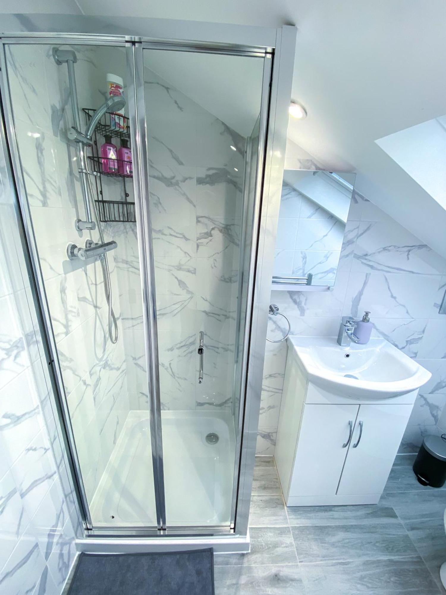 Large 1-Bedroom Flat, 5 Guest, London - F4 Екстер'єр фото